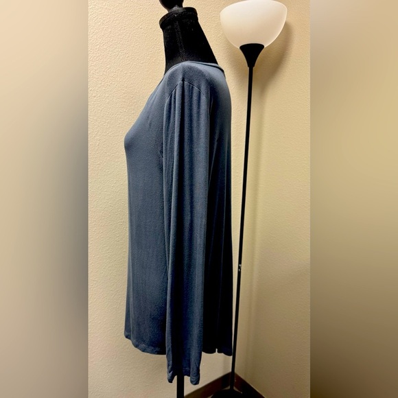 Emma’s Closet size Medium Blue  Long Sleeve Blouse with V-Neck - Picture 2 of 7